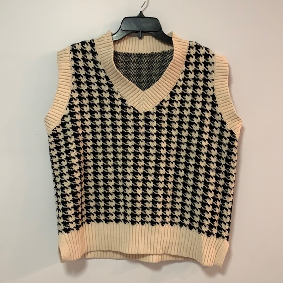 Trendy Sweater Vest - Picture 1 of 2